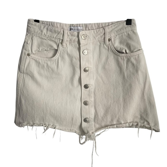 Zara white Frayed Hem Button High Rise Denim Skirt size medium - Picture 1 of 12